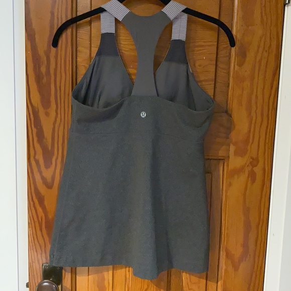 Like new lululemon tank - Picture 2 of 3
